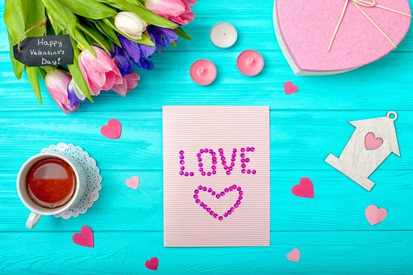 День Святого Валентина Фону Букетом Тюльпани Картку Серця Подарунок — стокове фото