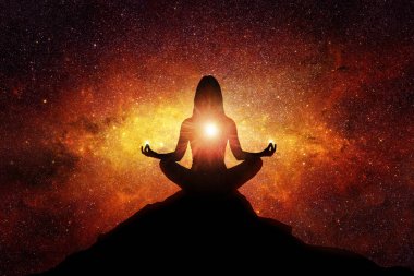 Manevi meditasyon evrenin enerjisi ile bağlı