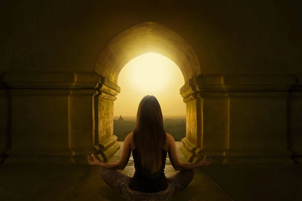 Meditazione Spirituale Connessa Con Energia Dell Universo — Foto Stock