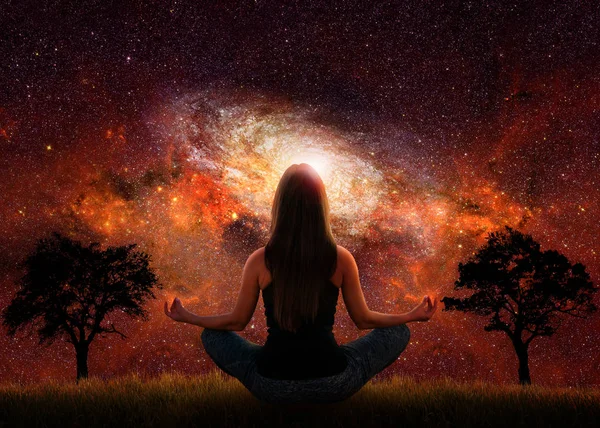 Spirituelle Meditation Verbindung Mit Der Energie Des Universums — Stockfoto