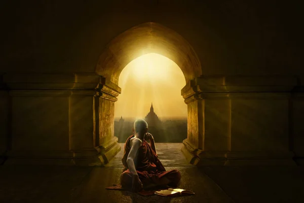 Bagan Mianmar Σεπτέμβριος 2015 Βουδιστής Μοναχός Μέσα Ναό Στην Κοιλάδα — Φωτογραφία Αρχείου