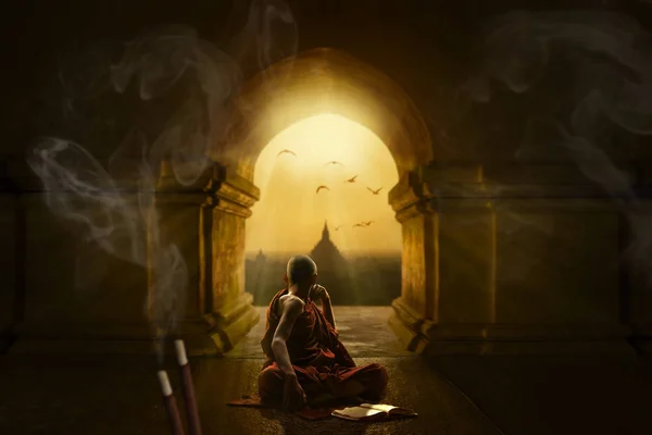 Călugăr Budist Novice Interiorul Unui Templu Din Valea Bagan — Fotografie, imagine de stoc
