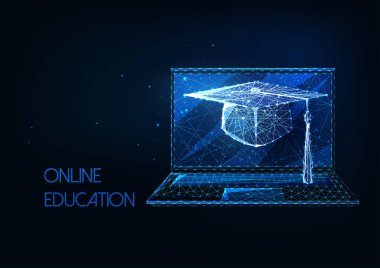 Gelecekçi çevrimiçi eğitim, düşük çokgen mezuniyet şapkası ve dizüstü bilgisayarlı uzaktan öğrenme kavramı