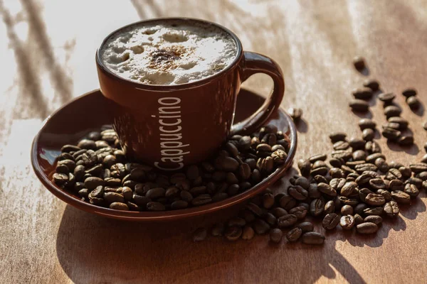 Taza Café Con Granos Café Recién Hechos —  Fotos de Stock