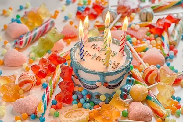 Днем Рождения Торт Свечами — стоковое фото