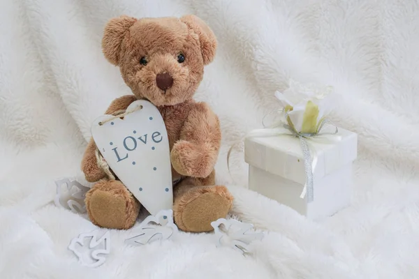 Teddybeer Met Liefde Cadeau Rechtenvrije Stockfoto's