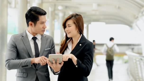 Concepto Equipo Empresarial Generación Joven Joven Pasante Negocios Mujer Usando — Vídeo de stock