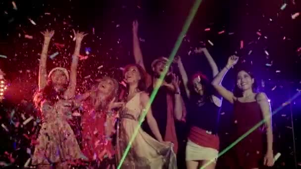 Sok Tánc Ujjongott Party Zene Meg Táncparketten Egy Éjszakai Klub — Stock videók