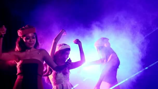 Grupo Multiétnico Hermosas Mujeres Bailando Animando Música Fiesta Con Amigos — Vídeos de Stock