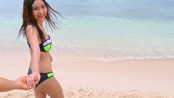Hermosa Mujer China Soltera Playa Atractivas Mujeres Chinas Jóvenes Que — Vídeo de stock