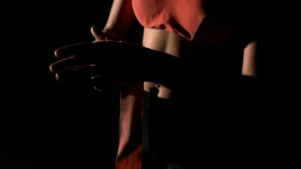 Kobieta Przygotować Mecz Bokserski Film Kinowy Stylu Kobieta Pomarańczowy Podkoszulek — Wideo stockowe