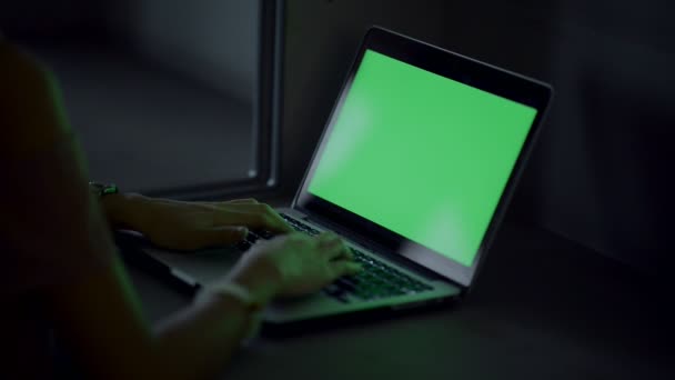 Vysokoškolský Student Univerzitě Psaní Svém Laptopu Asijské Žena Typický Fabion — Stock video