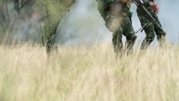 Soldados Militares Entrenando Campo — Vídeos de Stock