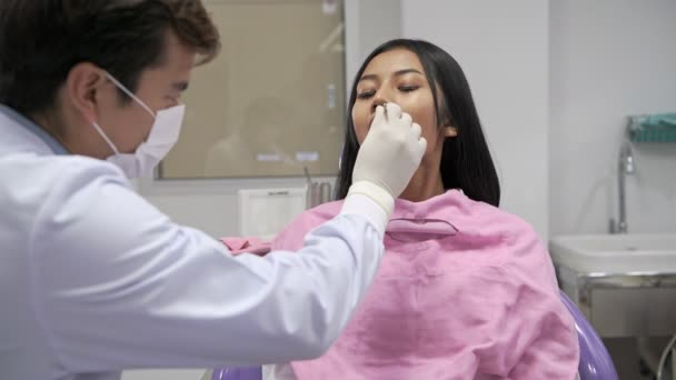 Sorriso Paziente Dentale Giovane Bella Donna Paziente Cura Orale Sorridente — Video Stock