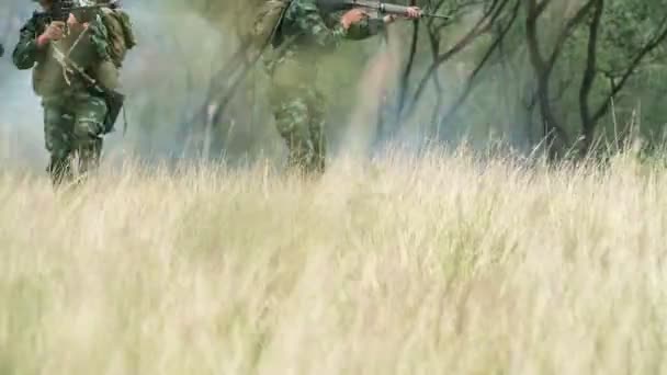 Soldados Militares Entrenando Campo — Vídeos de Stock