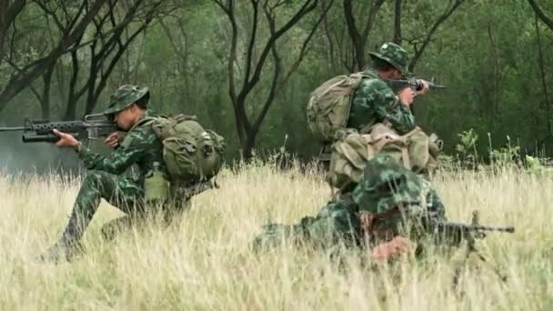 Soldados Militares Entrenando Campo — Vídeos de Stock