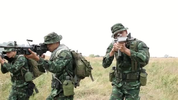 Soldados Militares Entrenando Campo — Vídeos de Stock