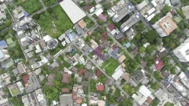 Havadan görünümü büyük metro City. Geç öğleden sonra atış robot. 