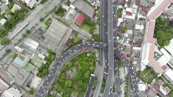 城市城市交通堵塞的鸟瞰图 从上往下看高 下午天轻拍 拥挤与城市生活理念 — 图库视频影像