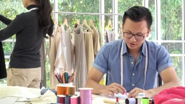 Diseñador Moda Trabajo Joven Hombre Chino Mujer Diseñador Moda Diseño — Vídeo de stock