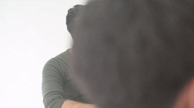 İş görüşmesi. Küçük iş toplantı odasında başlatmak. Asya ekibi ile bir sonraki büyük fikri beyin fırtınası Hintli adam. Yeni iş modeli başlamak kavramları.