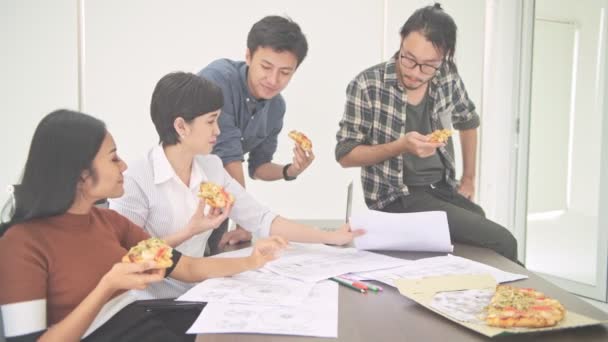 Reunión Negocios Pequeña Reunión Negocios Sala Equipo Asiático Con Hombres — Vídeo de stock