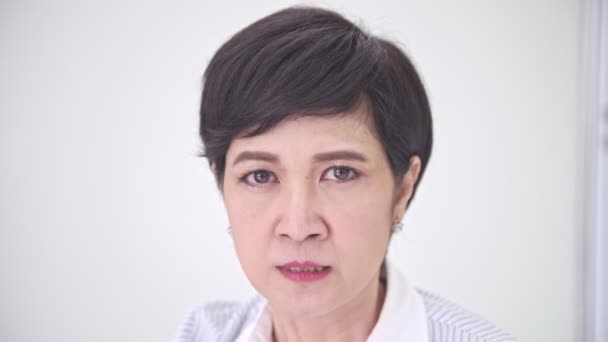 女肖像 愤怒的亚洲中年女性肖像 — 图库视频影像