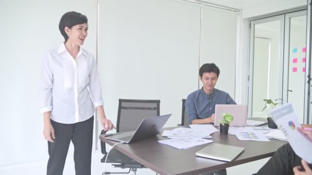 Geschäftstreffen Kleines Start Business Meeting Raum Asiatisches Team Mit Männern — Stockvideo