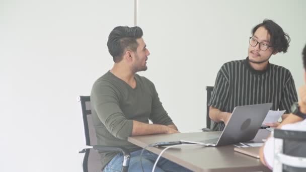 Geschäftstreffen Kleines Start Business Meeting Raum Asiatisches Team Mit Indianer — Stockvideo