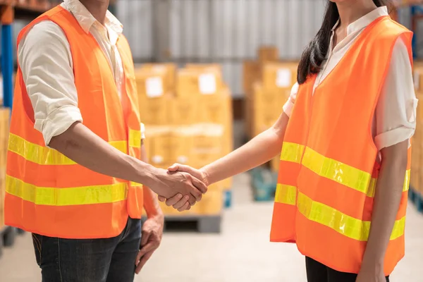 Trabajo Equipo Con Operador Del Almacén Operadores Almacén Masculinos Femeninos — Foto de Stock