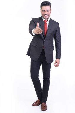 Beyaz arka planda izole iş adamı. Yakışıklı genç Hintli işadamı takım elbise portre, sallamak el poz. Tam uzunlukta vurdu.