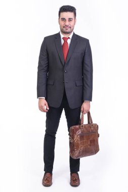 Beyaz arka planda izole iş adamı. Yakışıklı genç Hintli işadamı takım ile çanta portre, kendinden emin görünüyor. Tam uzunlukta vurdu.