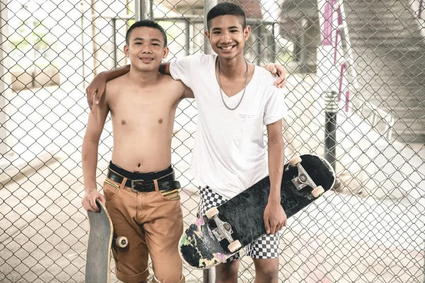 Best Friends Skateboard Park Happy Asian Boys Urban Skateboard Park — Stock Photo, Image