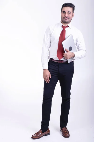 Бизнесмен Изолирован Красивый Молодой Индийский Бизнесмен Портретом Ноутбука Уверенная Улыбка — стоковое фото