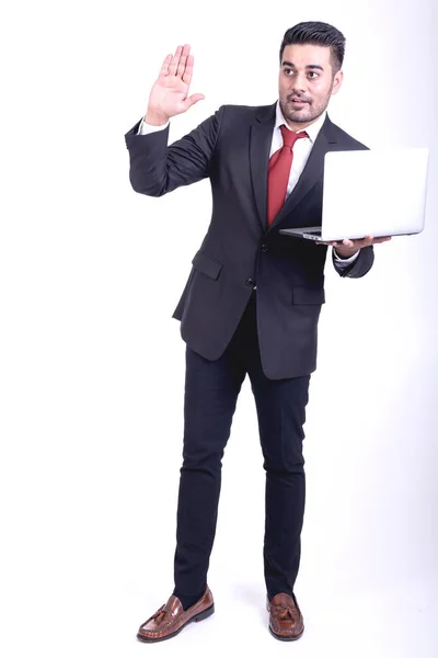 Επιχειρηματίας Που Απομονώνονται Όμορφος Νεαρός Ινδός Επιχειρηματίας Στο Κοστούμι Laptop — Φωτογραφία Αρχείου