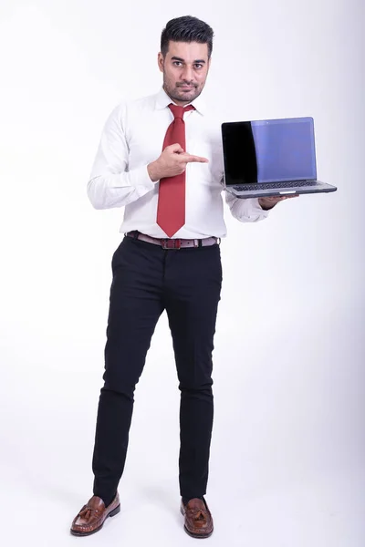 Samostatný Podnikatel Vypadá Hezký Mladý Indický Podnikatel Drží Laptop Obrazovky — Stock fotografie
