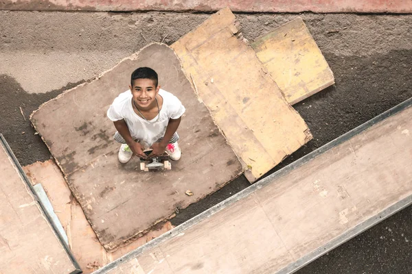 Skateboarder Portrait Smiling Asian Boy Urban Skateboard Park Bridge Natural — Stock Photo, Image