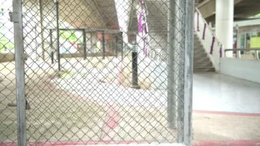 Toplantı ve kapalı tebrik kaykaylar ile iki patenciler