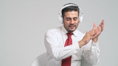müzik ve şarkı Kulaklığımda genç adam