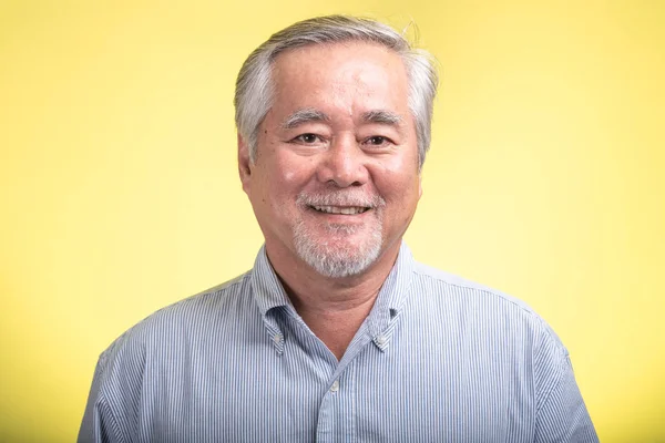 Retrato Hombre Mayor Aislado Viejo Hombre Asiático Con Barba Blanca — Foto de Stock