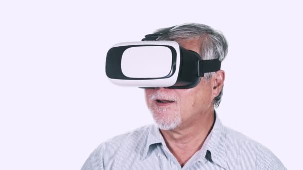 Impressed Mature Asian Man Grey Hair Using Virtual Reality Glasses — Stock Video