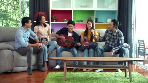 Group Friends Celebrating Party Home People Sitting Sofa Drinking Beer — Stock Video