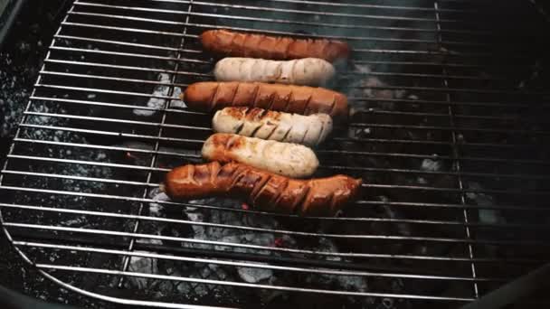 Close Sauages Small Bbq Grill Late Afternoon White Man Trying — Stock Video