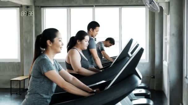 Grupo Personas Asiáticas Comienzan Correr Cinta Correr Hombre Mujer Mayores — Vídeo de stock