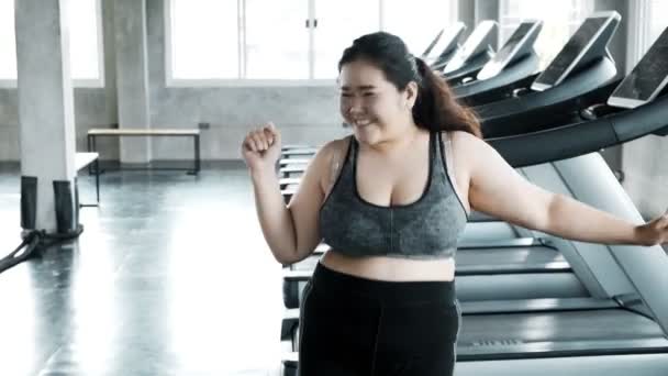 Νέοι Συν Μέγεθος Αρχίζουν Χορεύουν Γυμναστήριο Γεμάτο Ευτυχία Ευτυχισμένο Συν — Αρχείο Βίντεο