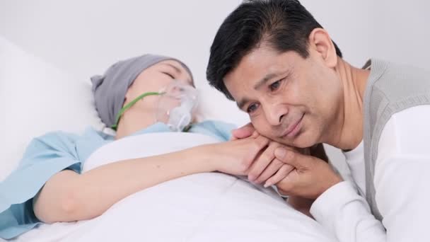 Asian Senior Man Talking His Sick Wife Bed Hospital Very — Stock Video