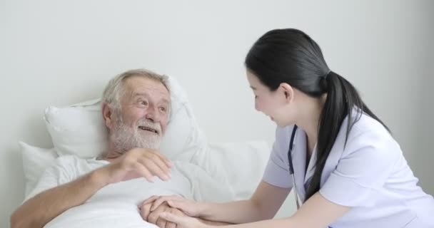 Asian Nurse Diagnosis Mature Male Patient — Stock Video