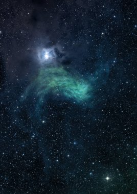 Uzaya karşı parlayan nebula ve yıldız alanı. Bu görüntünün elementleri NASA tarafından döşenmiştir. 3B görüntüleme.
