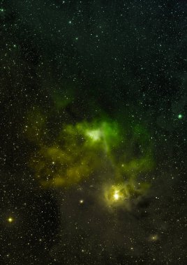 Uzaya karşı parlayan nebula ve yıldız alanı. Bu görüntünün elementleri NASA tarafından döşenmiştir. 3B görüntüleme.