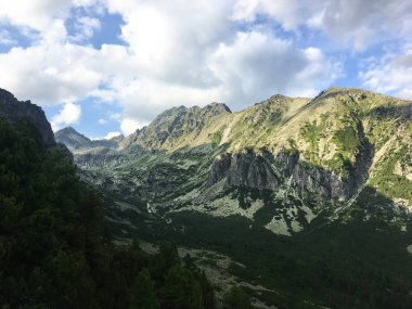 Tatra Milli Parkı Slovakya, Polonya'da yürüyüş. Landscpes ve dağ ile panorama.